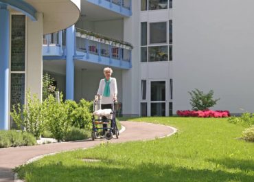 Häusliche Pflege 24-Stunden: Individuelle Rundum-Betreuung mit DAKOS Pflegedienst