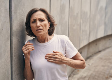 Herzinfarkt Symptome: Frühwarnzeichen und Erste Hilfe  